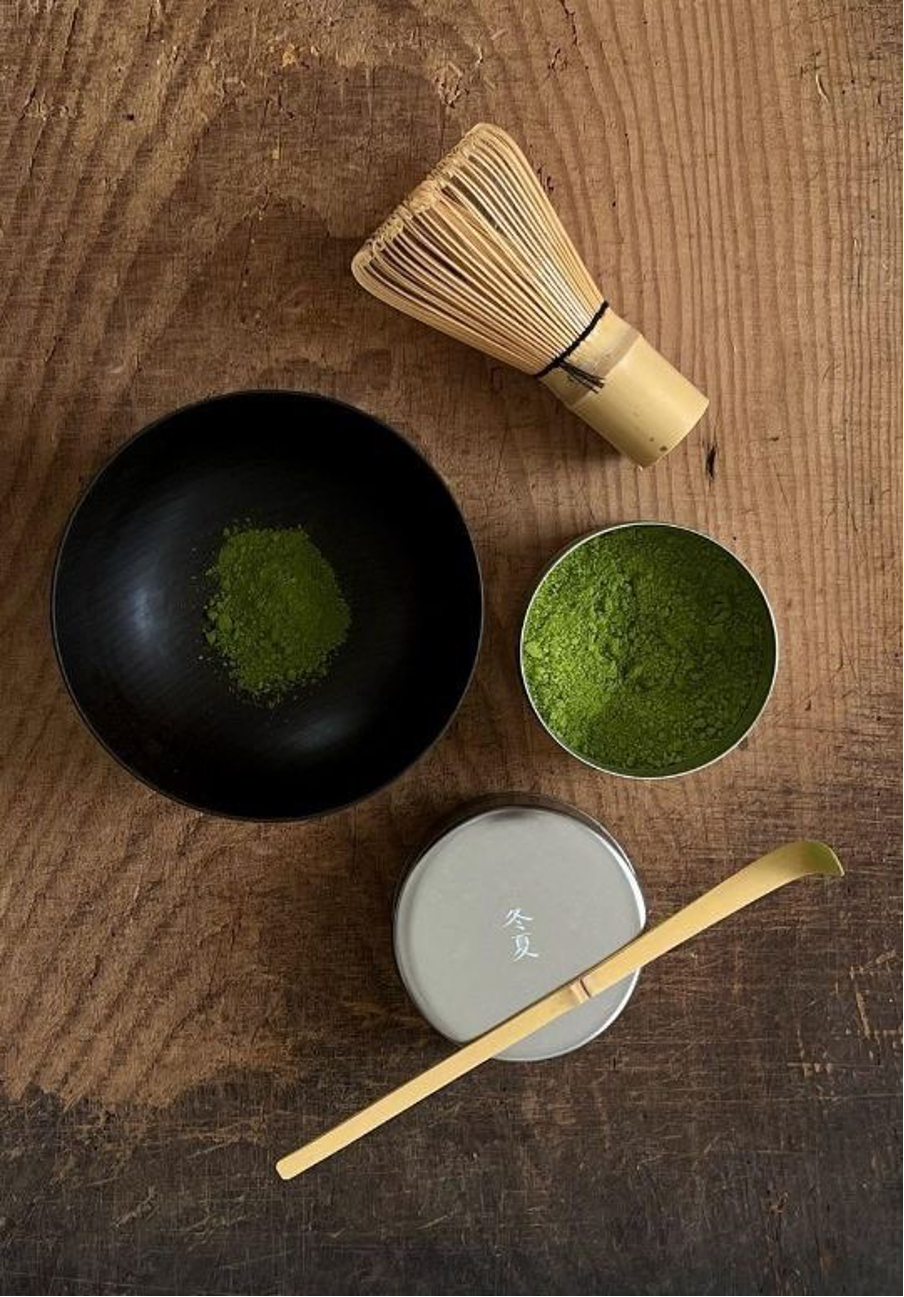 🍵 Matcha vs Coffee: Why Matcha Is a Better Source of Caffeine (Especially for Women)