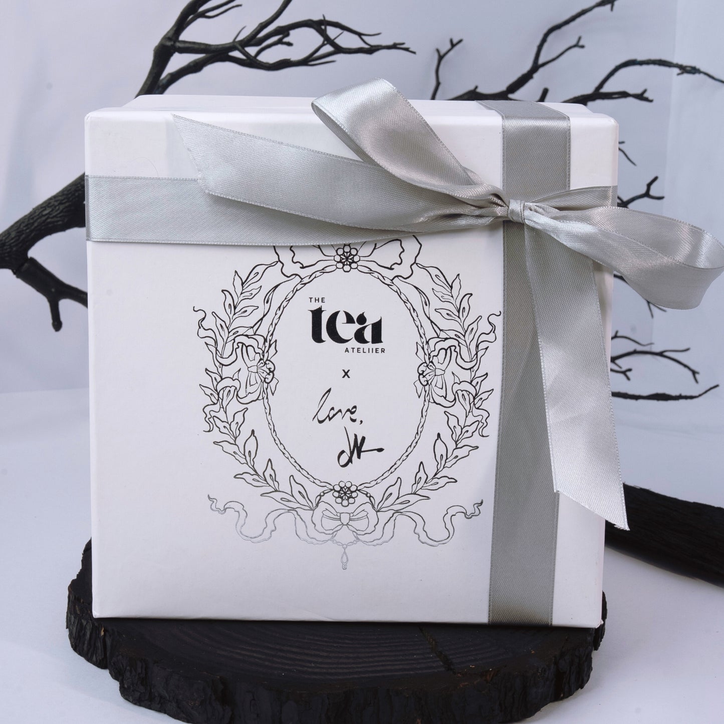 SILVER LININGS GIFT BOX (COLLAB WITH LOVE, DK)